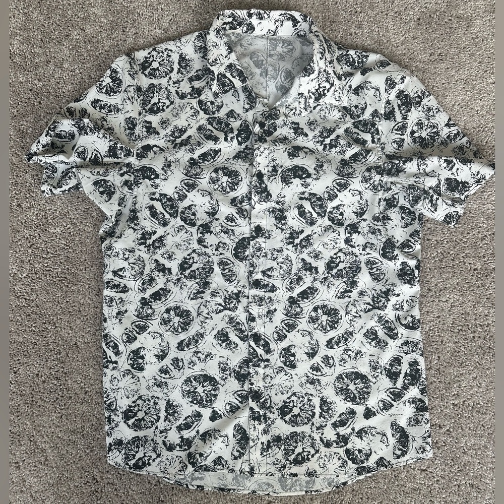 Lulule Short Sleeve Button Down - Medium